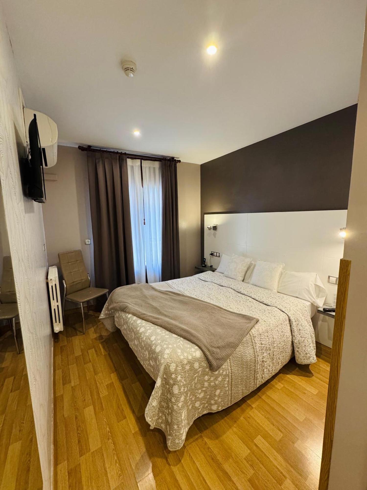 Hotel El Acebo Jaca Extérieur photo